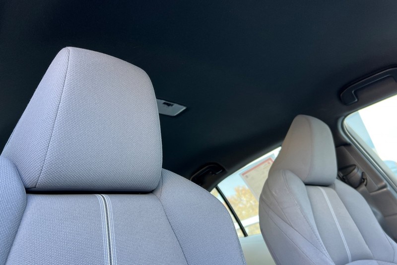 Toyota Corolla Vehicle Full-screen Gallery Image 16