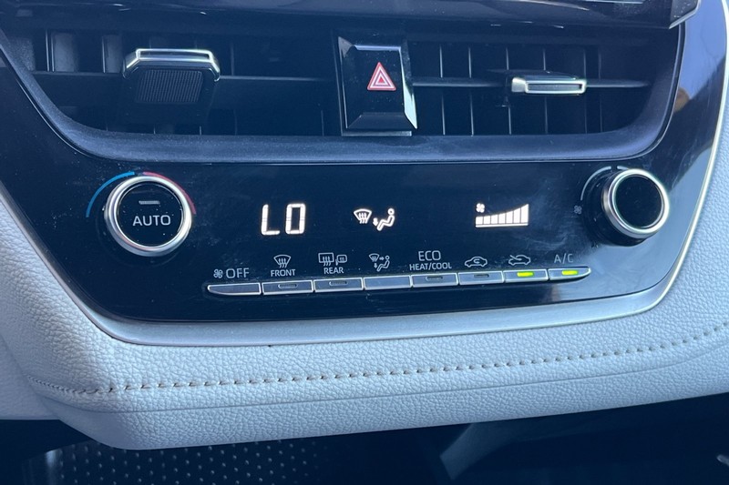 Toyota Corolla Vehicle Full-screen Gallery Image 19