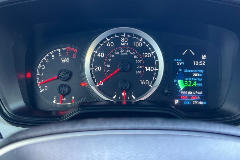 Toyota Corolla Vehicle Full-screen Gallery Image 22