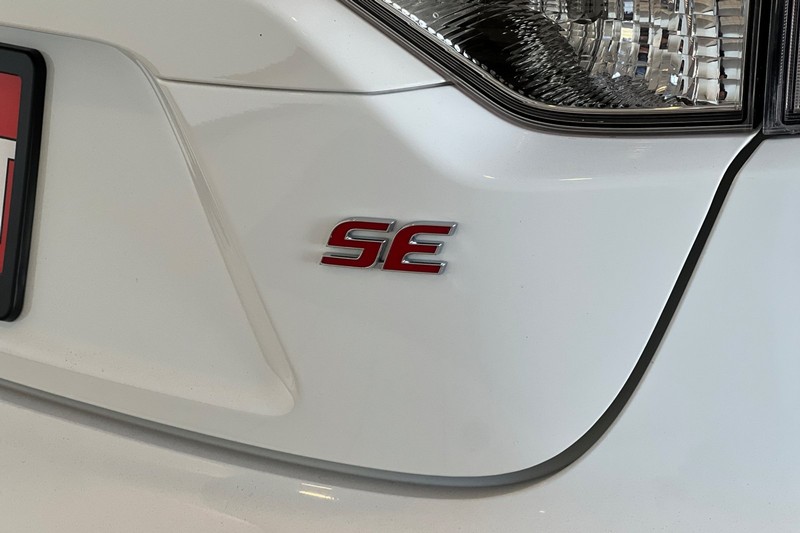 Toyota Corolla Vehicle Full-screen Gallery Image 25