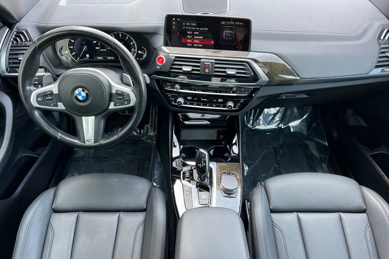 BMW X3 Vehicle Full-screen Gallery Image 13
