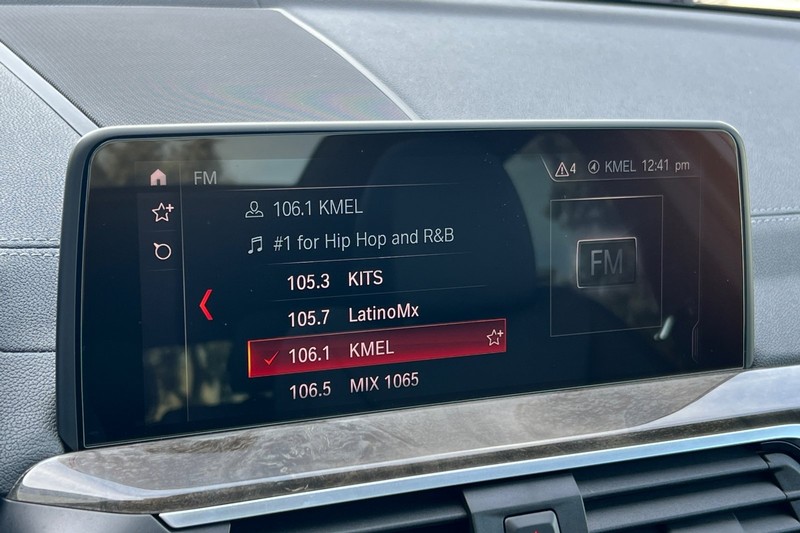 BMW X3 Vehicle Full-screen Gallery Image 18