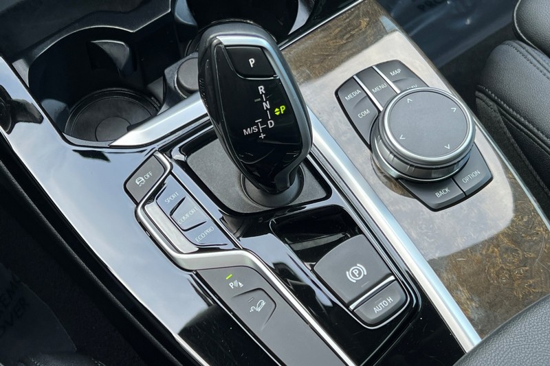 BMW X3 Vehicle Full-screen Gallery Image 22