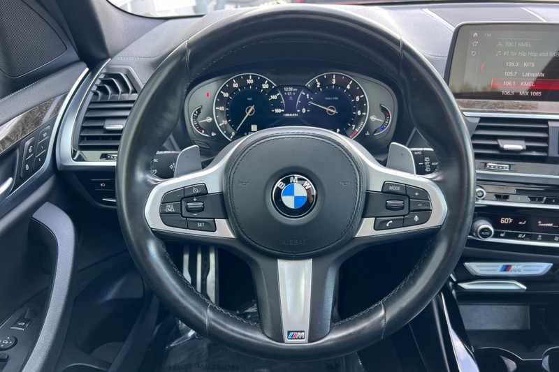 BMW X3 Vehicle Full-screen Gallery Image 24