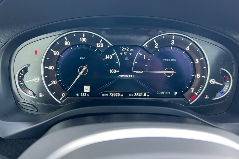 BMW X3 Vehicle Full-screen Gallery Image 25