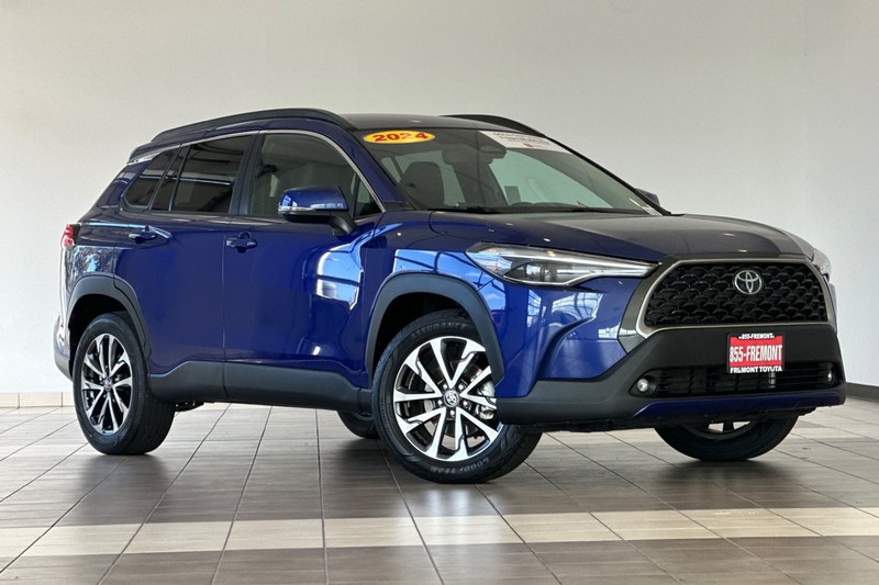 Toyota Corolla Cross Vehicle Full-screen Gallery Image 02