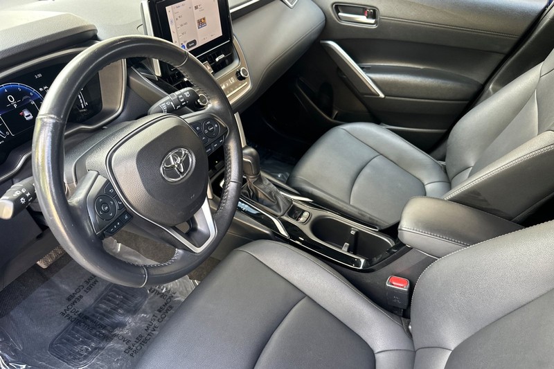 Toyota Corolla Cross Vehicle Full-screen Gallery Image 10