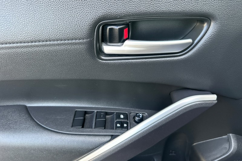 Toyota Corolla Cross Vehicle Full-screen Gallery Image 11