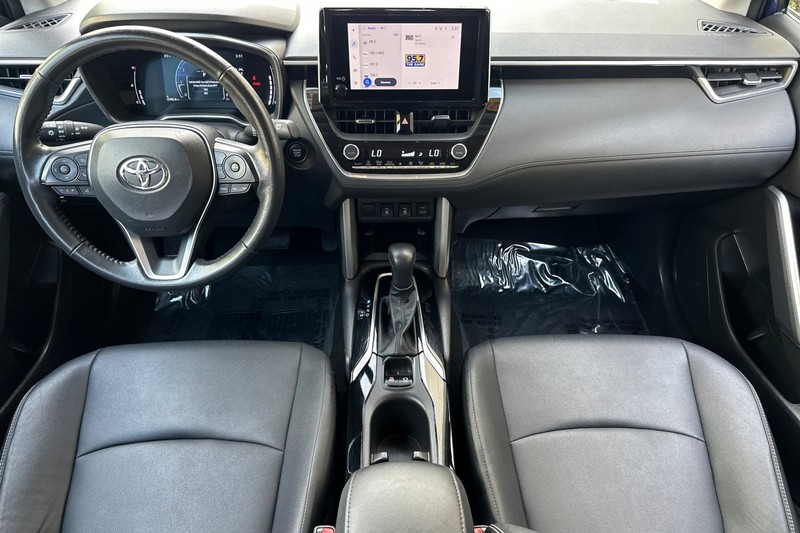 Toyota Corolla Cross Vehicle Full-screen Gallery Image 13