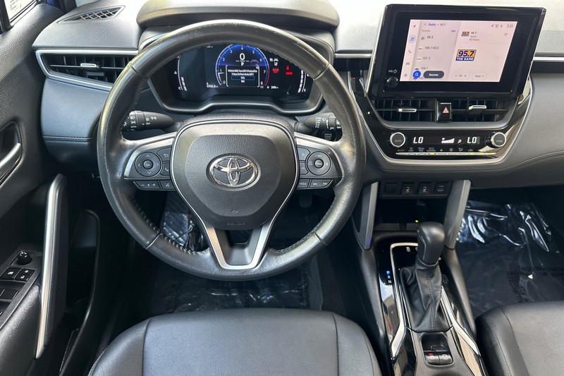 Toyota Corolla Cross Vehicle Full-screen Gallery Image 14