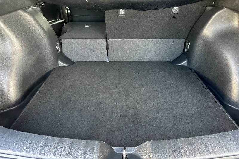 Toyota Corolla Cross Vehicle Full-screen Gallery Image 15