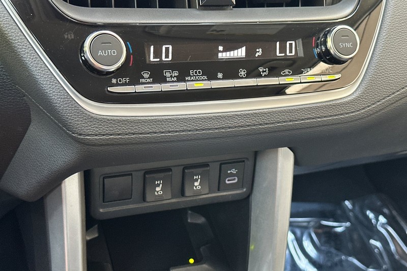 Toyota Corolla Cross Vehicle Full-screen Gallery Image 20