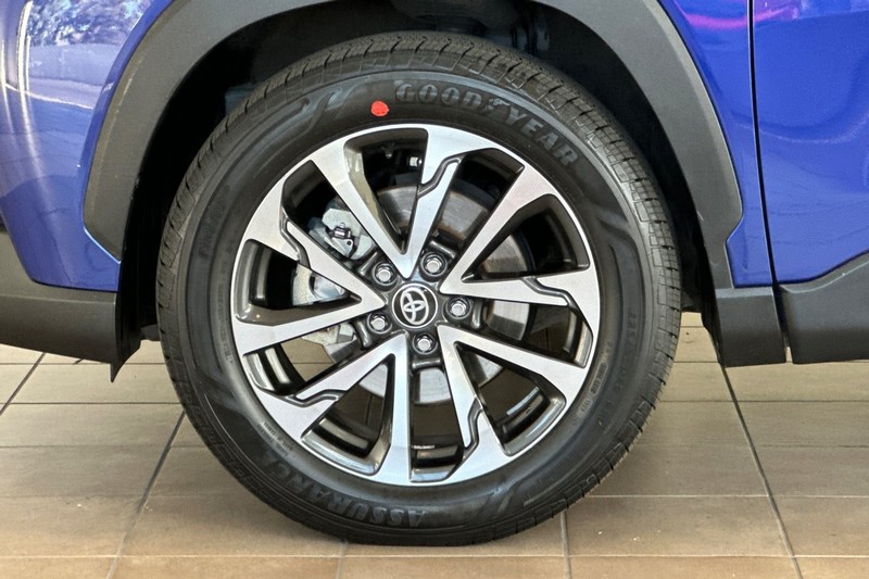 Toyota Corolla Cross Vehicle Full-screen Gallery Image 26