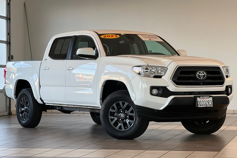 Toyota Tacoma 4WD Vehicle Full-screen Gallery Image 02