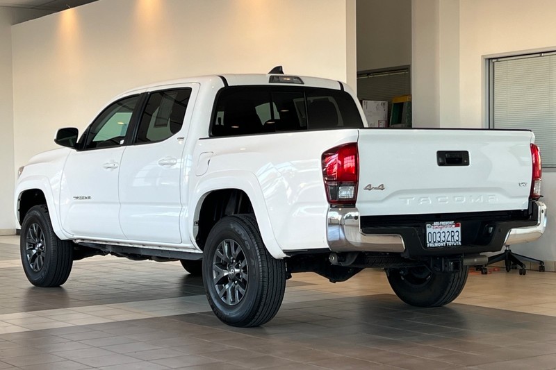 Toyota Tacoma 4WD Vehicle Full-screen Gallery Image 06