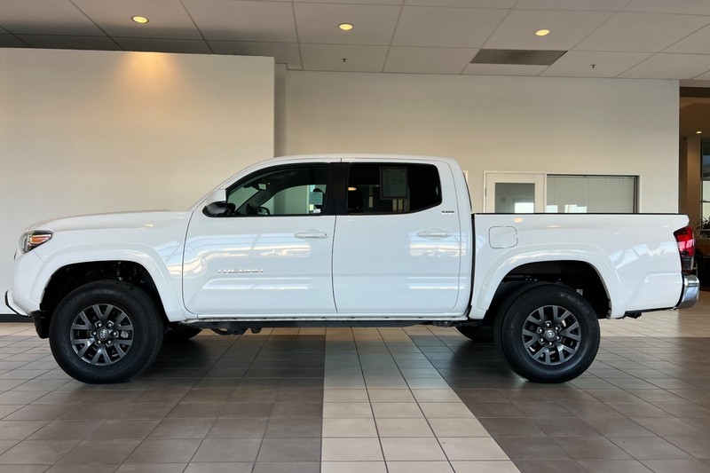 Toyota Tacoma 4WD Vehicle Full-screen Gallery Image 07