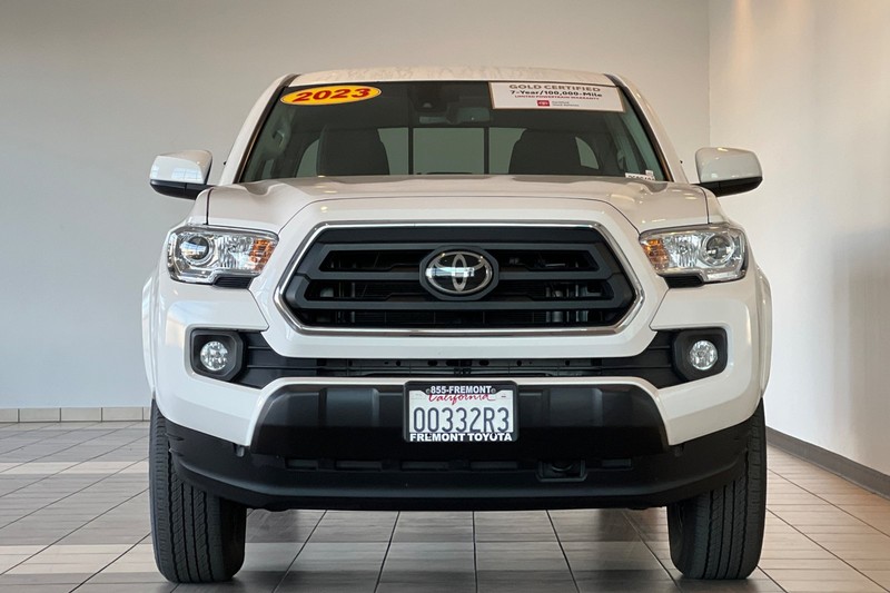 Toyota Tacoma 4WD Vehicle Full-screen Gallery Image 09