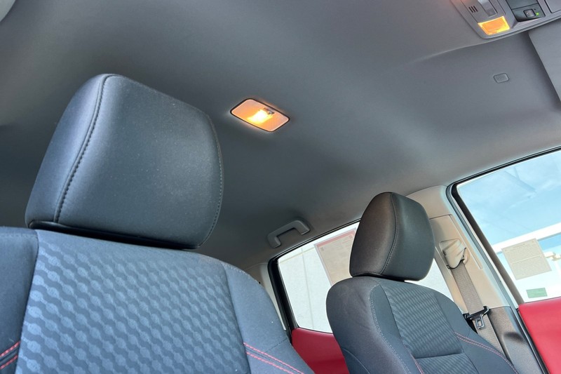 Toyota Tacoma 4WD Vehicle Full-screen Gallery Image 16