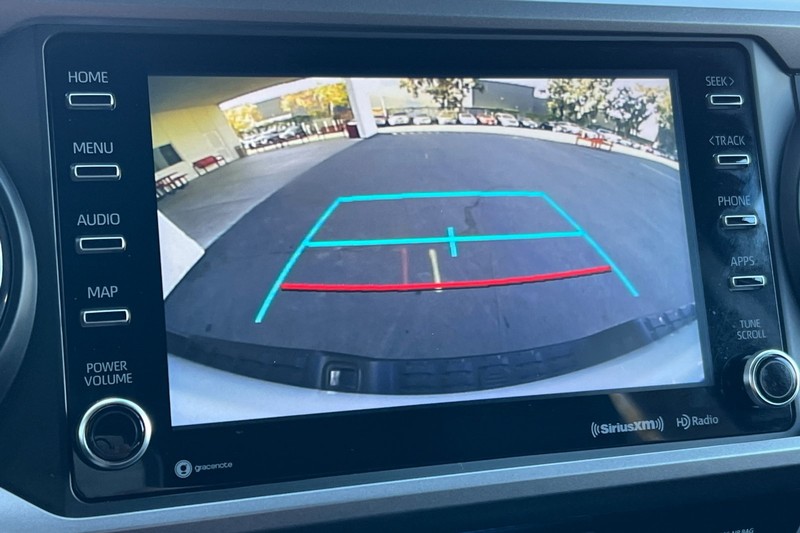 Toyota Tacoma 4WD Vehicle Full-screen Gallery Image 19