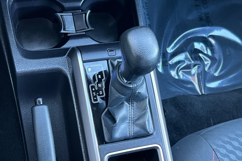 Toyota Tacoma 4WD Vehicle Full-screen Gallery Image 21