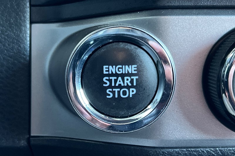 Toyota Tacoma 4WD Vehicle Full-screen Gallery Image 22