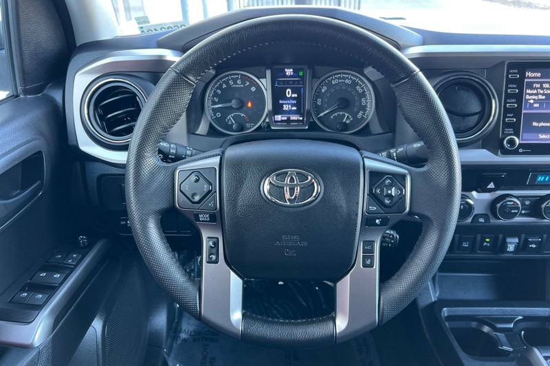 Toyota Tacoma 4WD Vehicle Full-screen Gallery Image 23