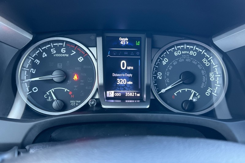 Toyota Tacoma 4WD Vehicle Full-screen Gallery Image 24