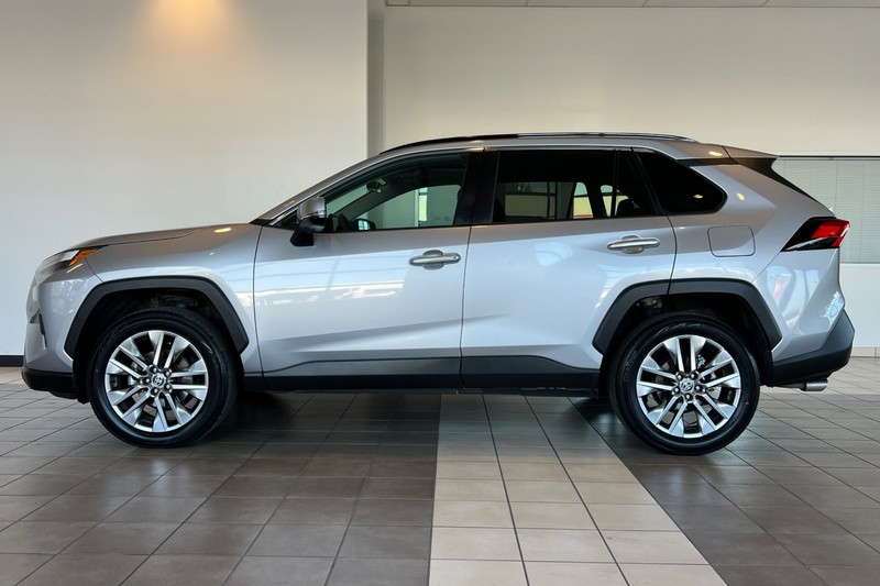 Toyota RAV4 Vehicle Full-screen Gallery Image 07