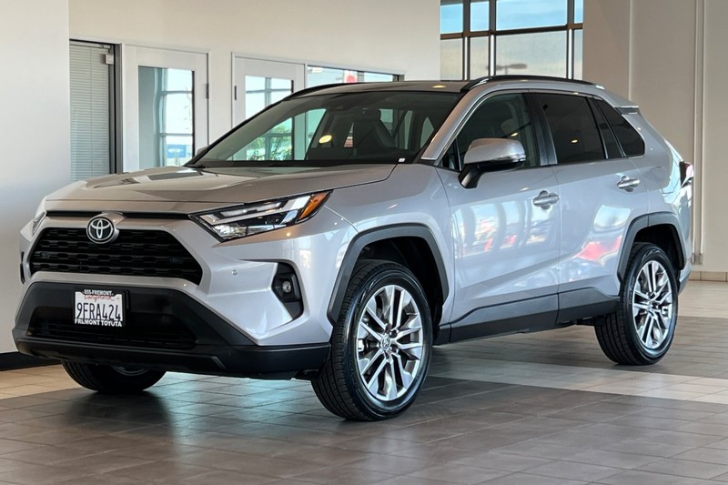 Toyota RAV4 Vehicle Full-screen Gallery Image 08