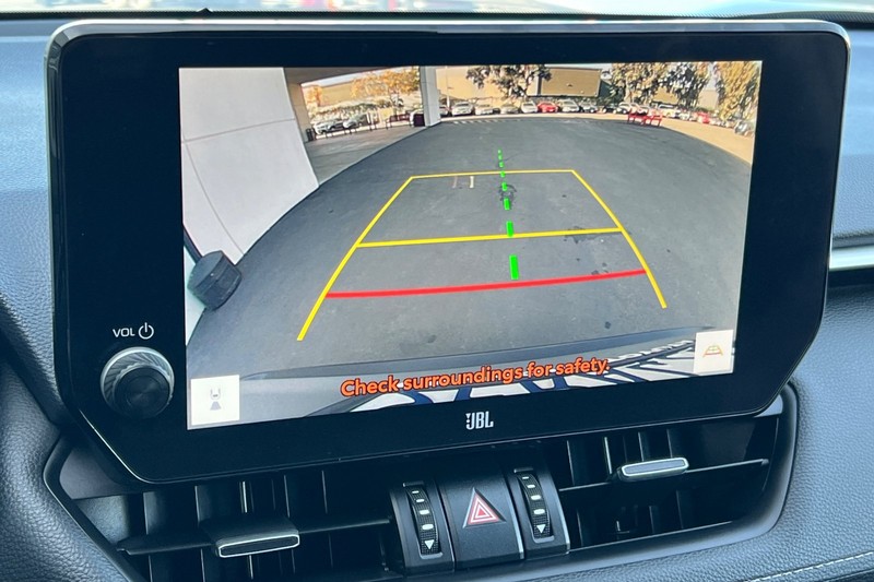 Toyota RAV4 Vehicle Full-screen Gallery Image 19