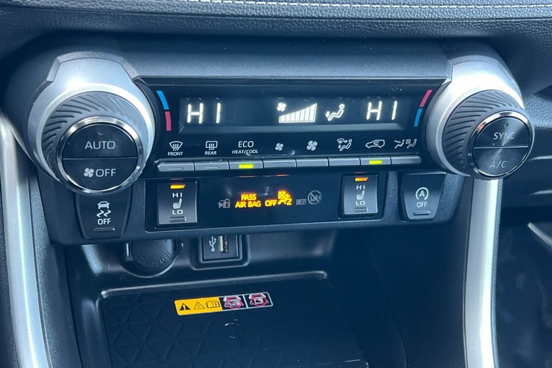 Toyota RAV4 Vehicle Full-screen Gallery Image 20