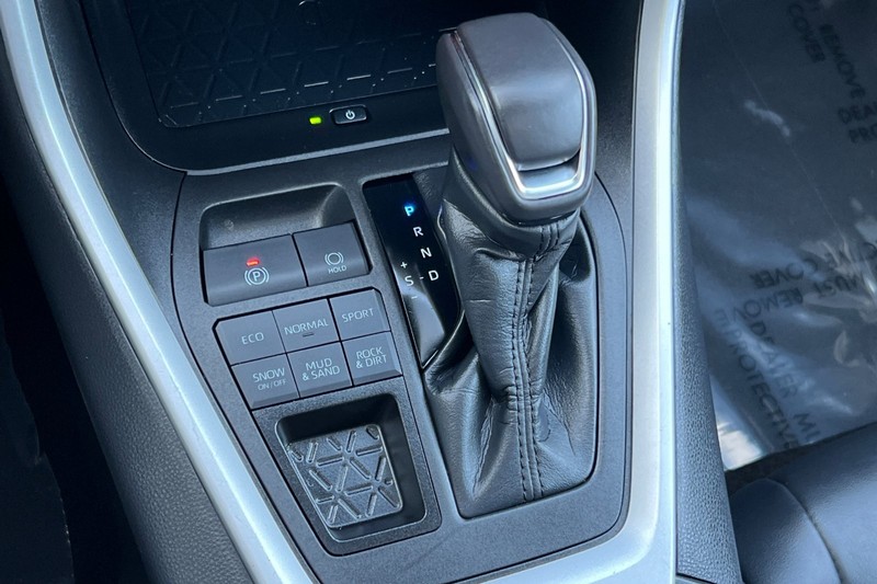 Toyota RAV4 Vehicle Full-screen Gallery Image 21