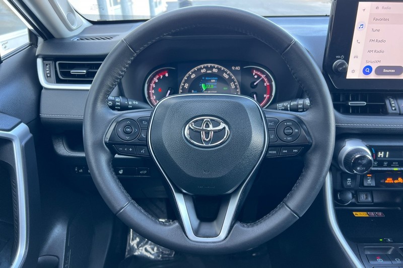 Toyota RAV4 Vehicle Full-screen Gallery Image 23