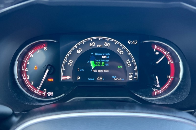 Toyota RAV4 Vehicle Full-screen Gallery Image 24