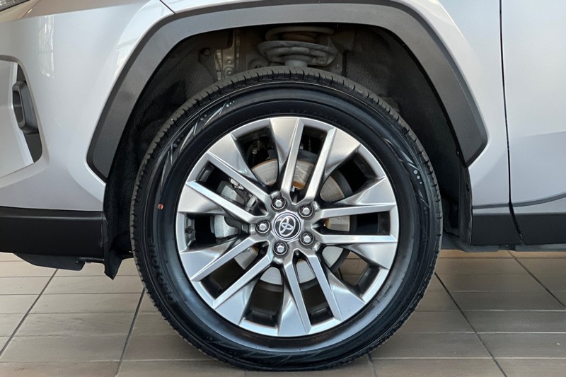 Toyota RAV4 Vehicle Full-screen Gallery Image 26