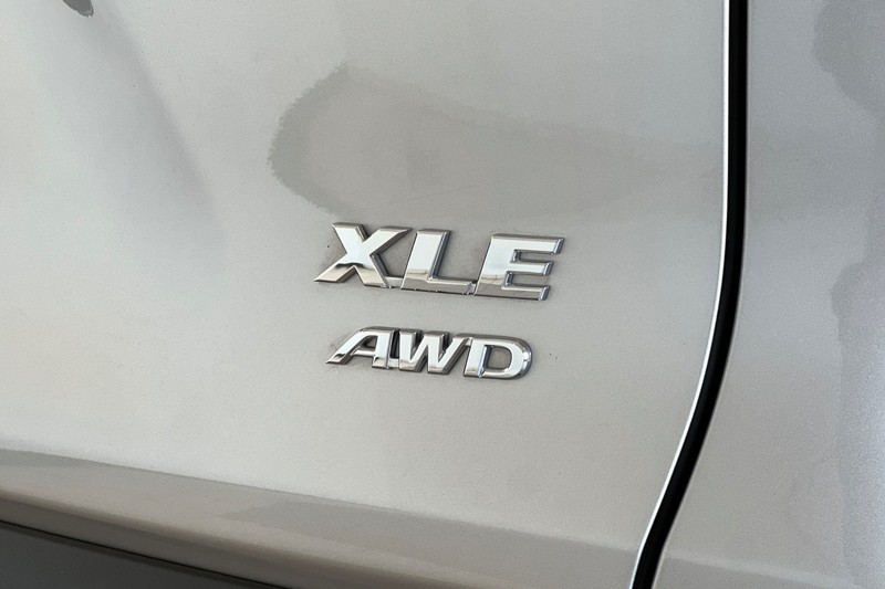 Toyota RAV4 Vehicle Full-screen Gallery Image 27