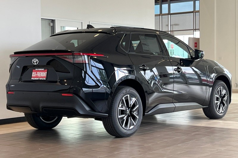 Toyota bZ Vehicle Full-screen Gallery Image 05