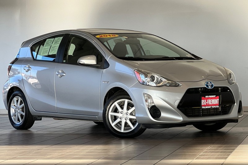 Toyota Prius c Vehicle Full-screen Gallery Image 02