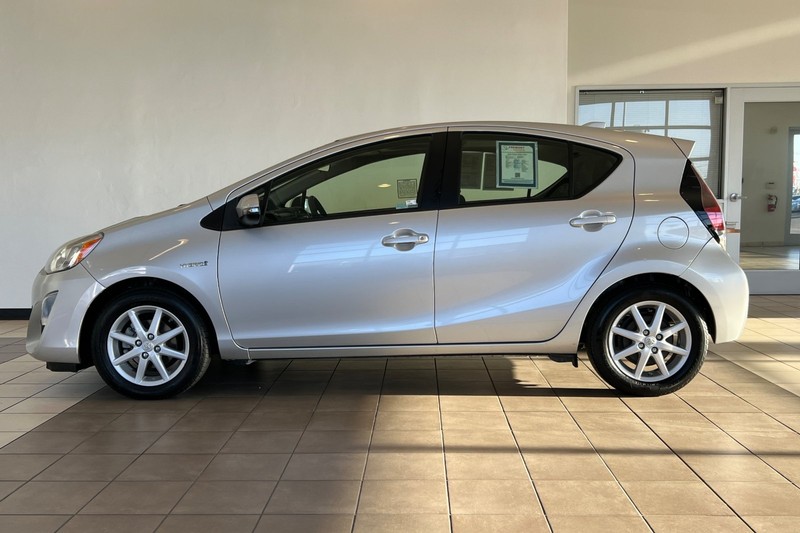 Toyota Prius c Vehicle Full-screen Gallery Image 07