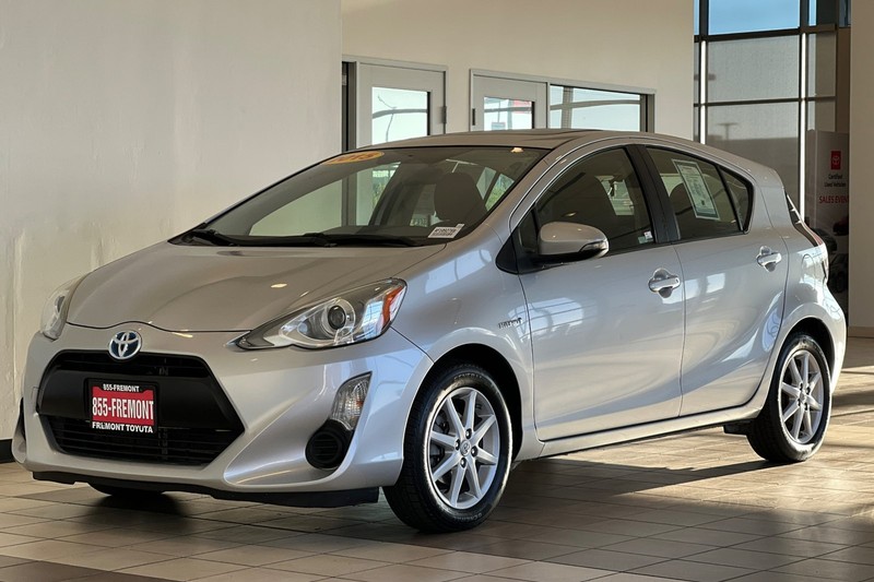 Toyota Prius c Vehicle Full-screen Gallery Image 08