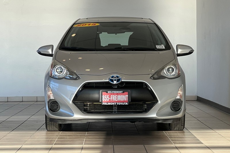 Toyota Prius c Vehicle Full-screen Gallery Image 09