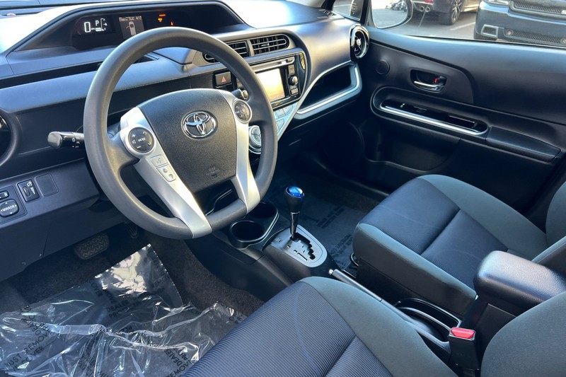 Toyota Prius c Vehicle Full-screen Gallery Image 10
