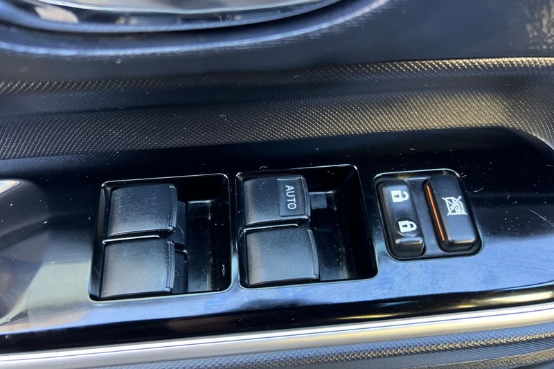 Toyota Prius c Vehicle Full-screen Gallery Image 11