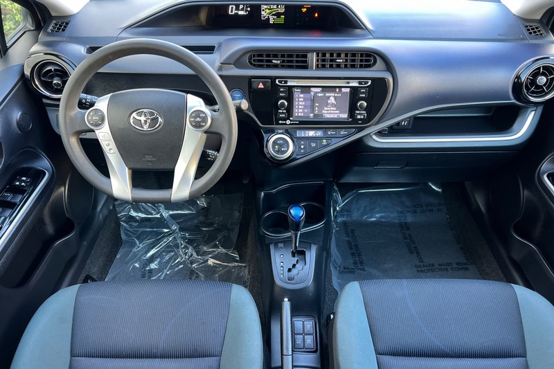 Toyota Prius c Vehicle Full-screen Gallery Image 13