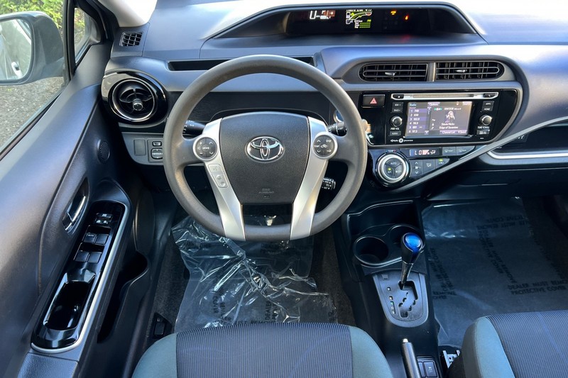 Toyota Prius c Vehicle Full-screen Gallery Image 14