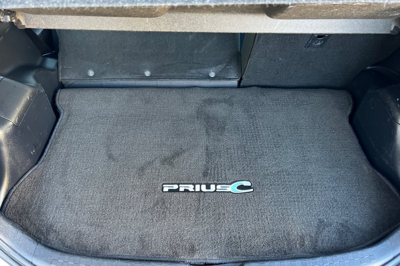 Toyota Prius c Vehicle Full-screen Gallery Image 15