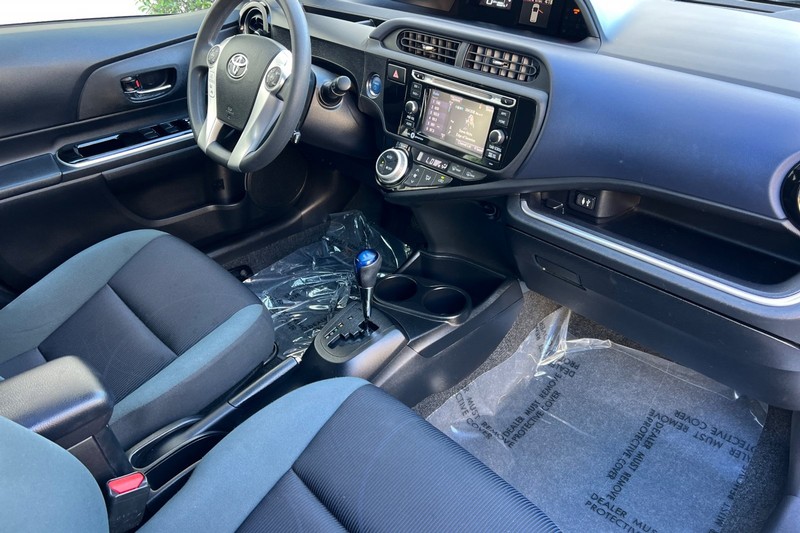 Toyota Prius c Vehicle Full-screen Gallery Image 16