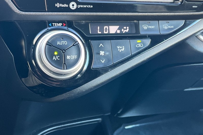 Toyota Prius c Vehicle Full-screen Gallery Image 19