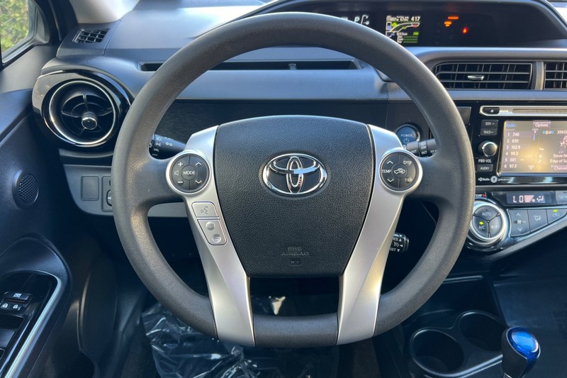 Toyota Prius c Vehicle Full-screen Gallery Image 22