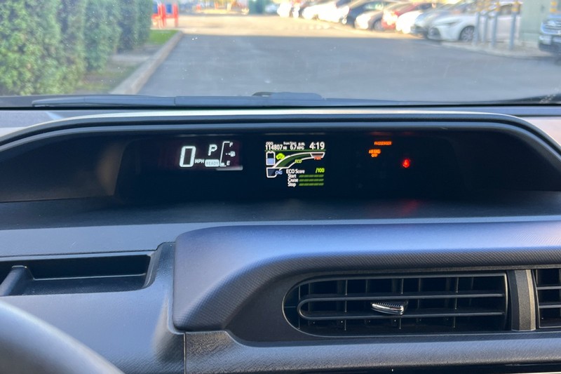 Toyota Prius c Vehicle Full-screen Gallery Image 23